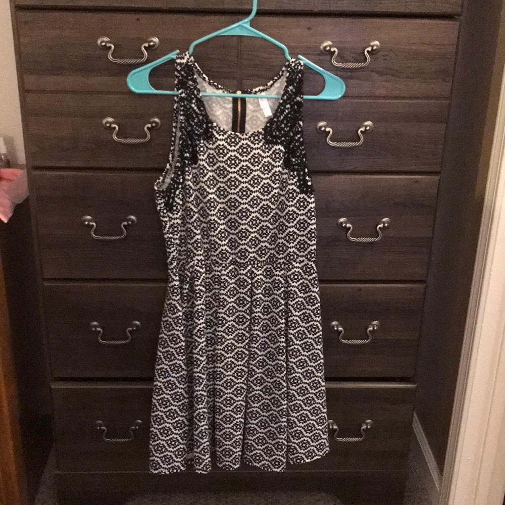 Black and white dress. Great condition!